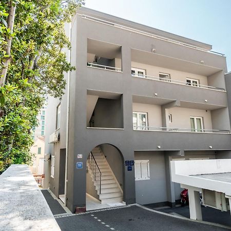 Apartments And Rooms Vuleta, Close To The Beach Makarska Bagian luar foto