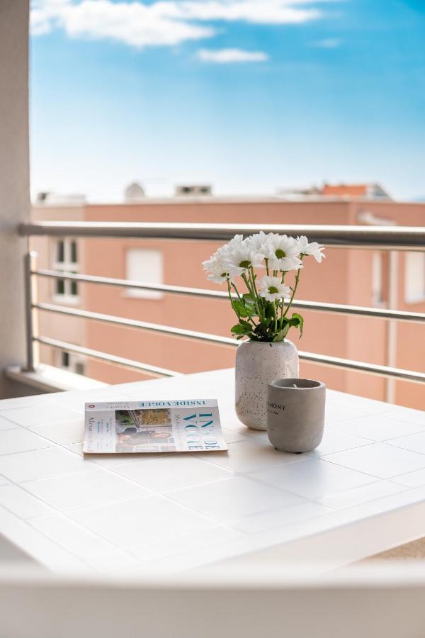 Apartments And Rooms Vuleta, Close To The Beach Makarska Bagian luar foto