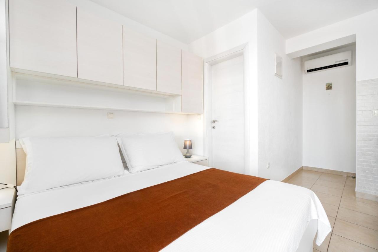 Apartments And Rooms Vuleta, Close To The Beach Makarska Bagian luar foto