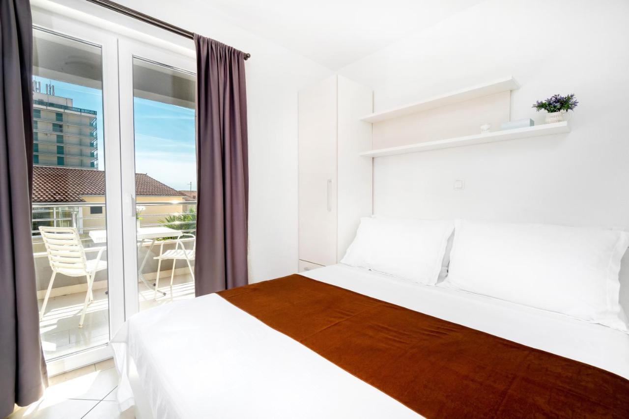Apartments And Rooms Vuleta, Close To The Beach Makarska Ruang foto