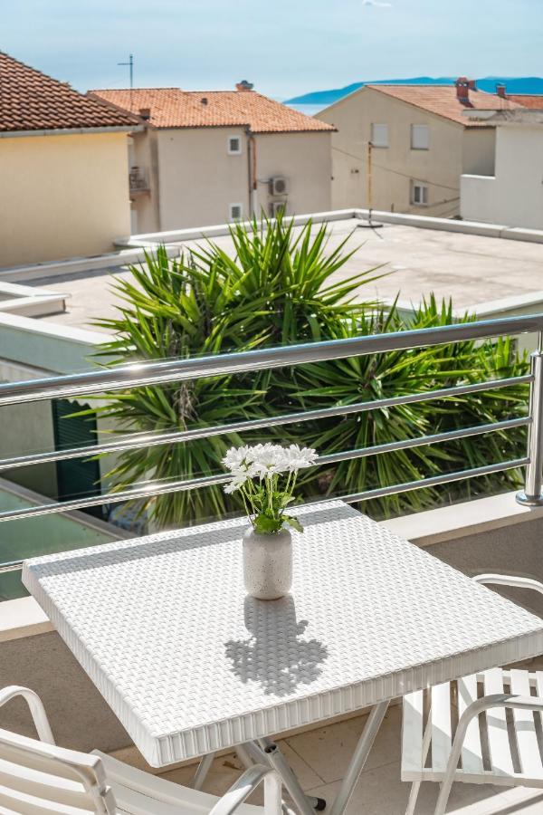 Apartments And Rooms Vuleta, Close To The Beach Makarska Ruang foto