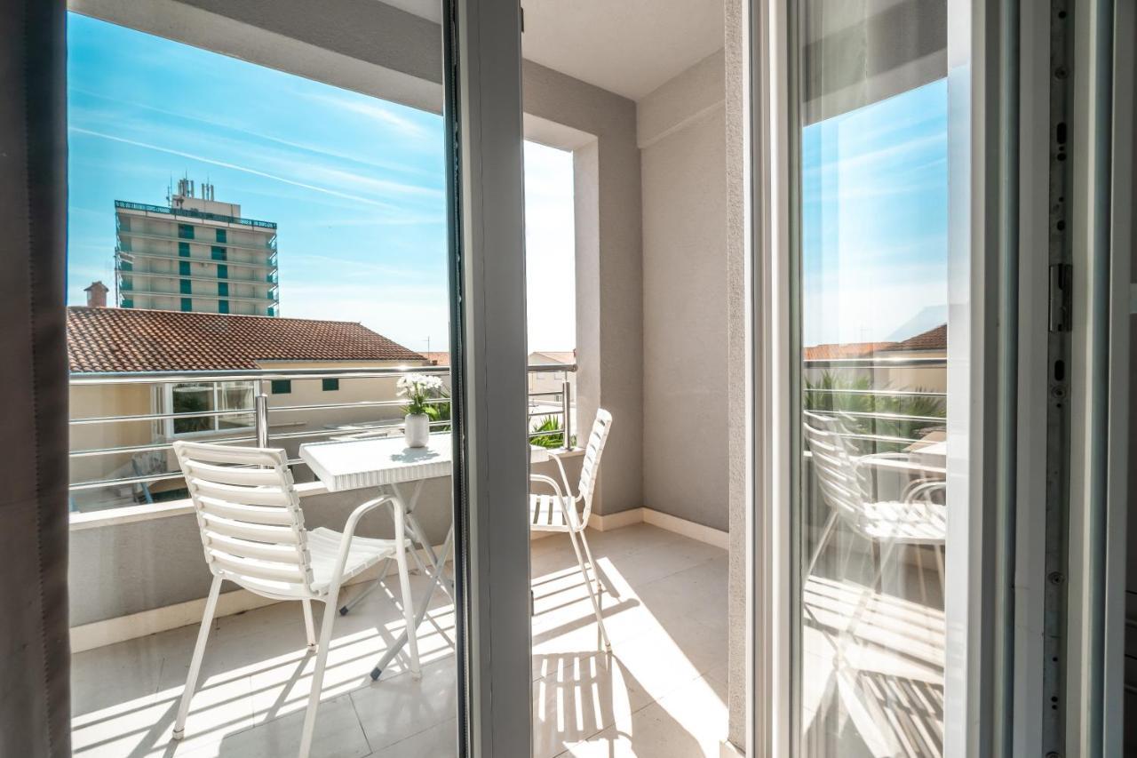 Apartments And Rooms Vuleta, Close To The Beach Makarska Ruang foto