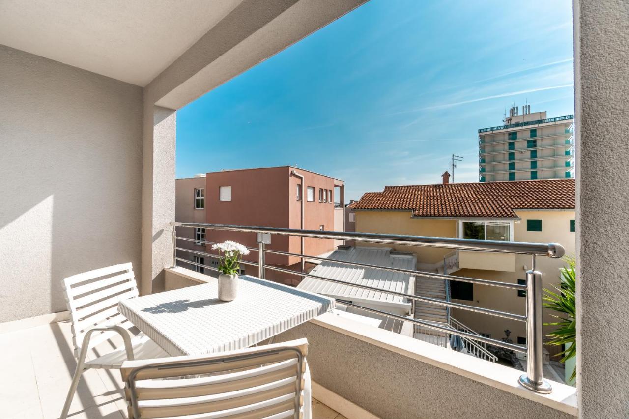Apartments And Rooms Vuleta, Close To The Beach Makarska Ruang foto