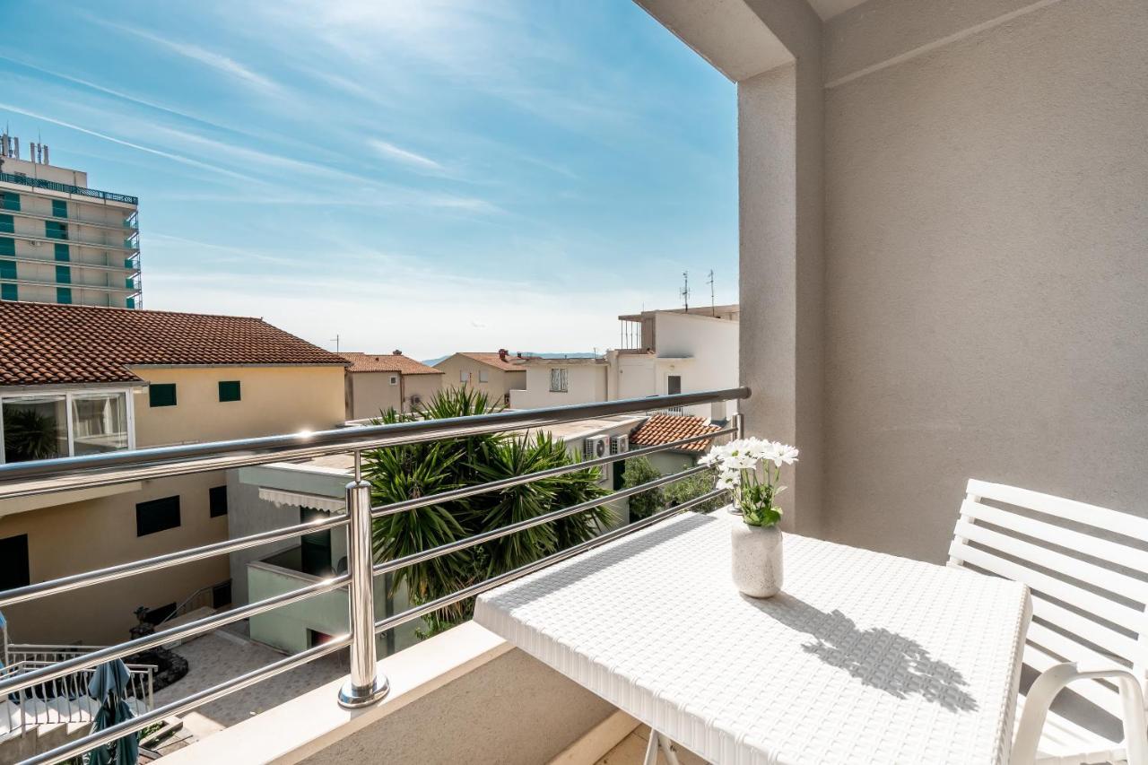 Apartments And Rooms Vuleta, Close To The Beach Makarska Ruang foto