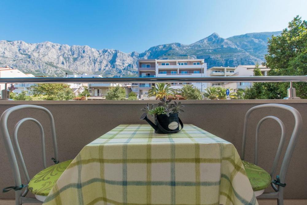 Apartments And Rooms Vuleta, Close To The Beach Makarska Ruang foto