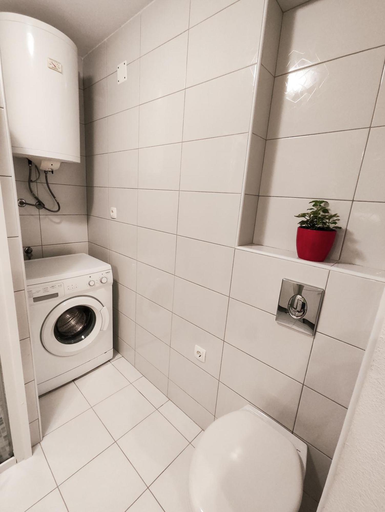 Apartments And Rooms Vuleta, Close To The Beach Makarska Ruang foto
