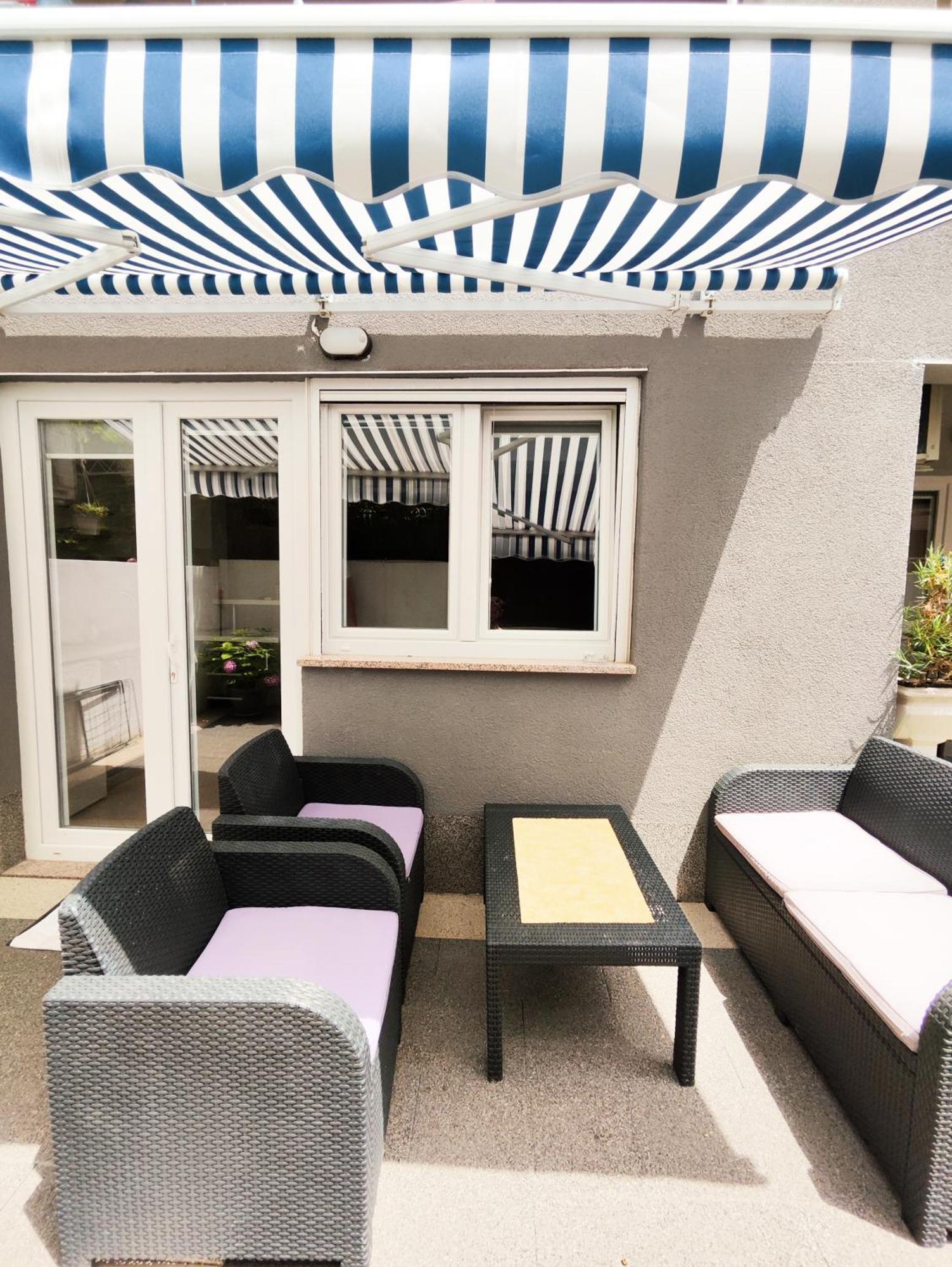 Apartments And Rooms Vuleta, Close To The Beach Makarska Ruang foto