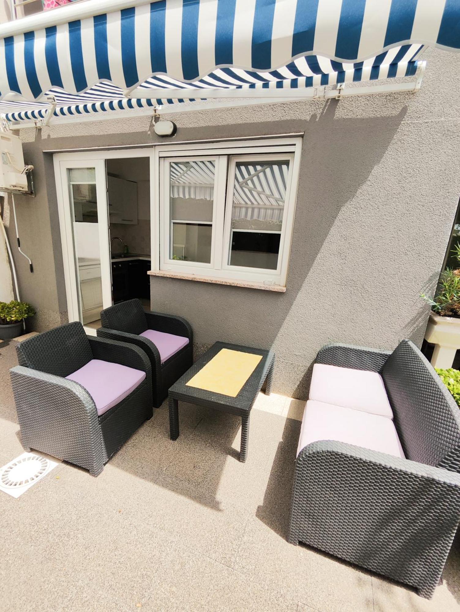 Apartments And Rooms Vuleta, Close To The Beach Makarska Ruang foto